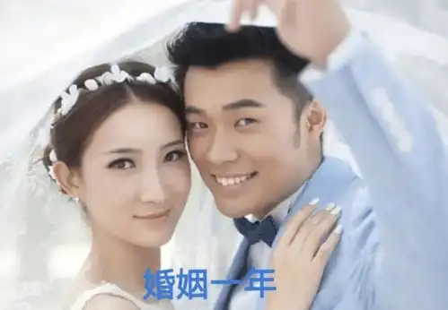 陈赫前妻国外过春节,许婧被帅气男友亲密搂肩,海边冲浪秀好身材