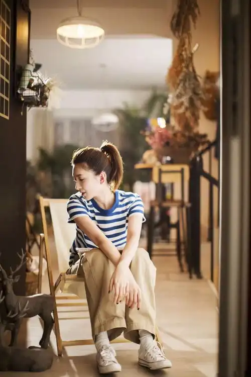 江疏影vs辛芷蕾,谁的锁骨发更高级
