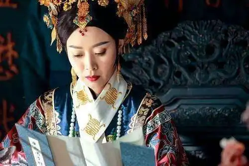 慈禧年轻时到底有多美其五世孙女曝光后,网友几乎一模一样