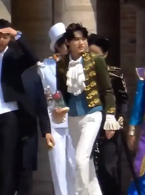 萌探探探案路透穿宫廷装造型华丽,杨紫迎来重要的人