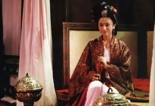 陈红这个陈凯歌背后的女人,曾经演过貂蝉嫦娥现任猫妖传制片人,她是如何实现自己的华丽转身
