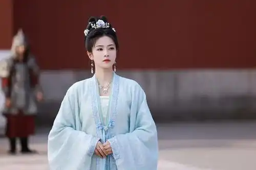 国色芳华杀青,看了杨紫的剧照,我才知道什么叫天选古人