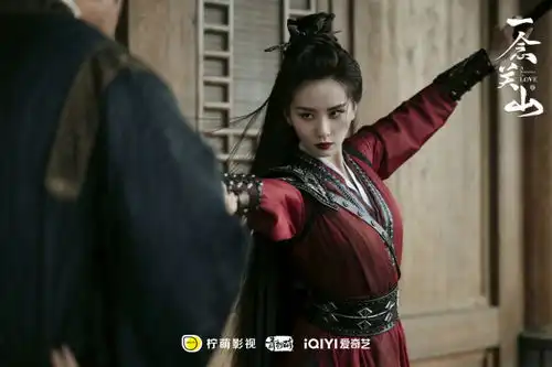 打破2023年爱奇艺开播首日热度值最高纪录一念关山火热开播
