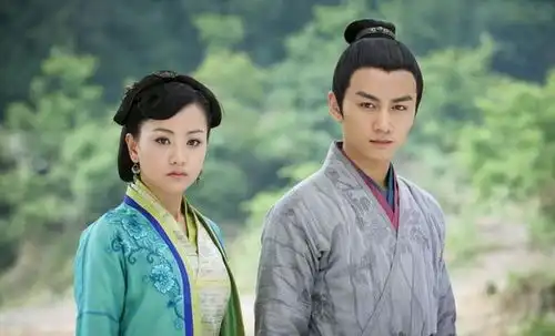 笑傲江湖林平之最大的悲剧是遇到了岳不群
