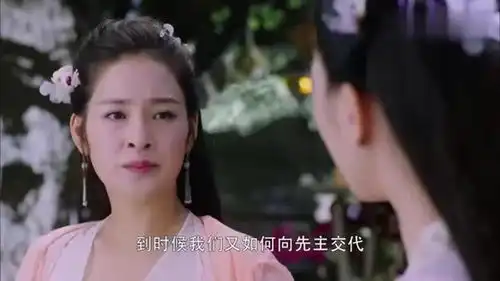 香蜜小葡萄一见到鼠仙,立马躲到水神爹爹后面,看来真怕老鼠啊
