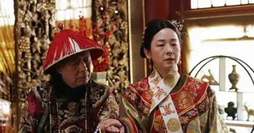 慈禧的最后一天早晨在处理光绪后事,傍晚时嘴里便含上了夜明珠