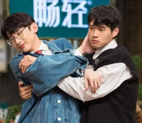 他是娱乐圈中的富二代,家里坐拥18家公司,却被称最抠门男星