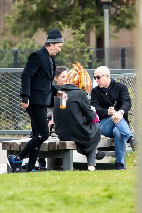 黑客帝国4曝柏林补拍片场照尼奥的大胡子去哪了