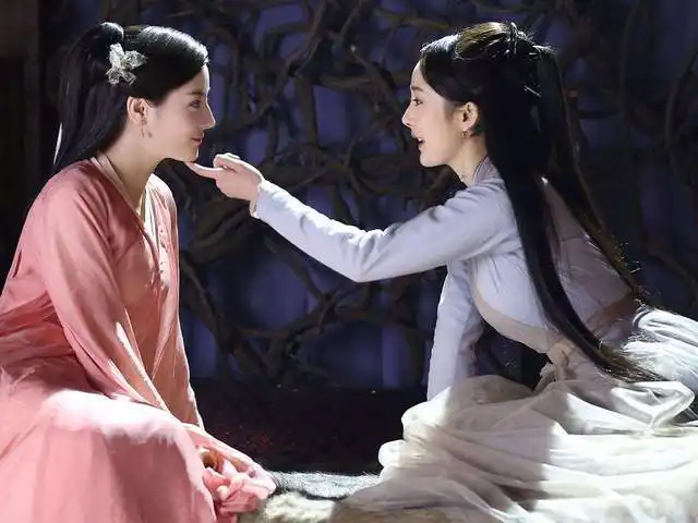 杨幂公司再签新人,外表清秀可人,会成为下一个迪丽热巴吗
