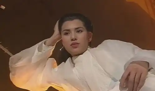 小龙女和杨过重逢之时,为何不高兴你看谷底那张床是给谁睡的
