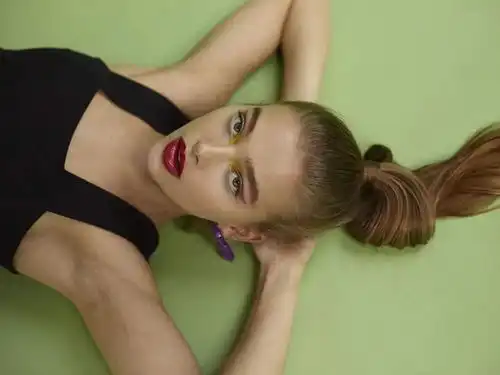 艳压女一号小美人鱼反派公主性感靓丽被赞神仙颜值
