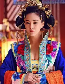 在唐朝如何时髦地露出事业线
