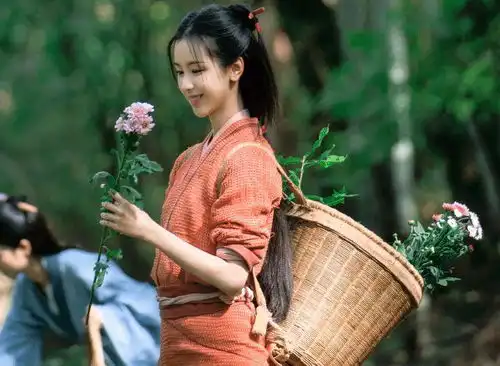 浣溪沙首发剧照,佟丽娅陈都灵不相上下,男演员造型霸气
