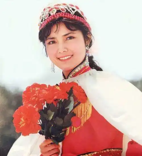 纯天然美女八十年代的女明星姜黎黎肖雄张瑜及张伟欣
