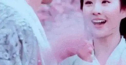 刘亦菲陈晓官宣了亲吻照曝光,陈妍希坐不住了,网友赶紧离了
