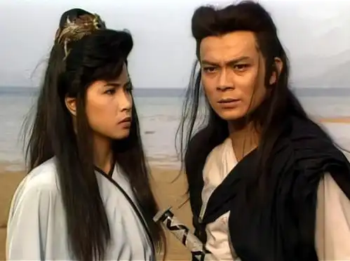 难怪金庸要隐瞒小龙女的身世,你看她爹是谁,五绝一起上也难赢他