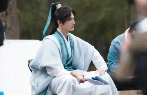 笋丝们又来了杨洋在线问yyds什么意思这回答还不如不问
