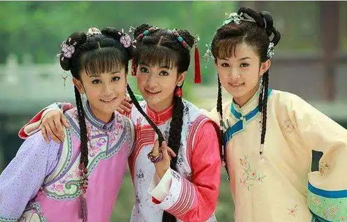 两人同演还珠格格,李晟幸福生一子,而她却姐弟恋失败整容