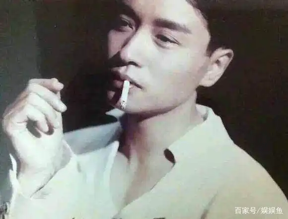 男明星抽烟,鹿晗忧郁,华晨宇陶醉,朱一龙唯美,只有他最无敌照片剧照feel