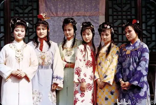 对宝黛钗的个人看法
