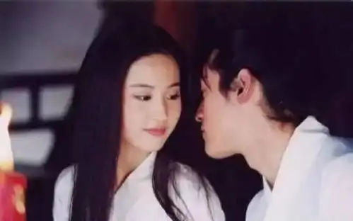 你发现没有杨幂跟刘亦菲越来越像了