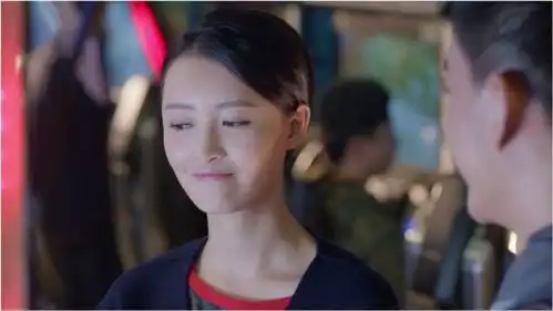 谈判官杨潇带赵晨曦出来放松,却败在了娃娃机上,真打脸
