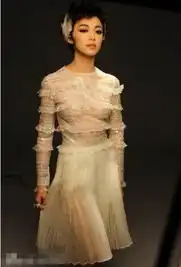 姚晨离婚后首拍写真短发造型真空上阵扮白天鹅
