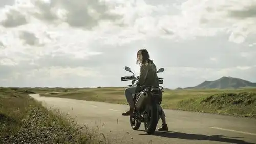 走出电影院转身上网看polo,完全被迷住