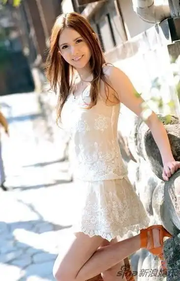 高清解析日本当红av女优混血泷泽萝拉组图
