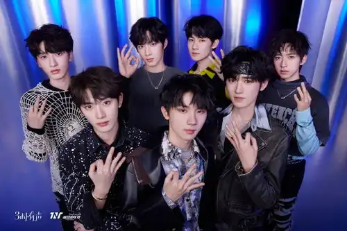 组图时代少年团三周年团体写真黑色系造型时尚感满满
