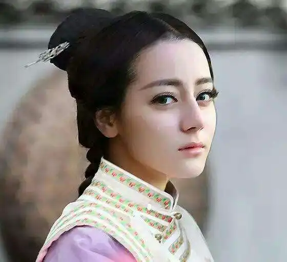 袁冰妍爆火,看清她的大学照片,室友竟然是她
