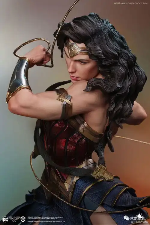 queenstudios14神奇女侠双头雕竟然致敬了新老两位神女
