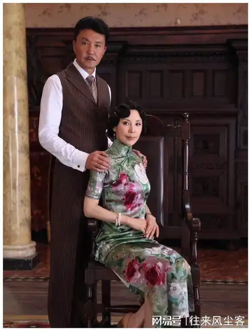 吴刚一盒冰淇淋虏获妻子芳心,支持她先出名,演三十年浪漫爱情