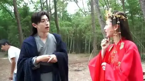 香蜜沉沉烬如霜幕后花絮,邓伦调侃杨紫,你的肉值钱
