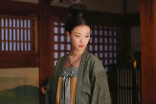 倪妮最新凰权女装照曝光妆容淡雅气质如兰
