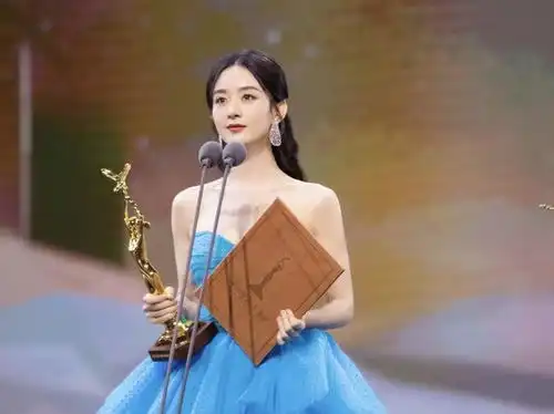 赵丽颖获得观众喜爱的女演员奖靠自己,是女人最大的底气
