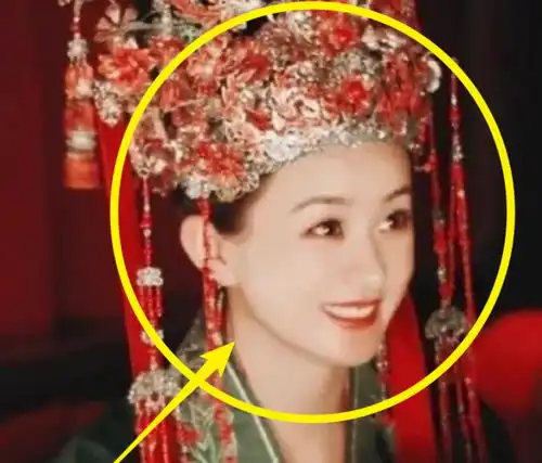 虞书欣新剧婚服撞衫赵丽颖,细看二人状态,相差8岁让人不敢信
