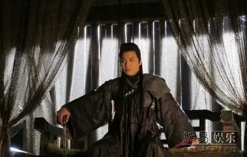 搜神记横店热拍谭耀文即兴舞技自成一派