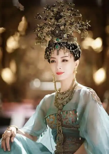 延禧攻略魏璎珞饰妲己,剧照一出,竟被三个女配秒杀女主光环
