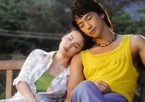 浪漫满屋rain晒照,减肥后堪比整容,37岁像17岁
