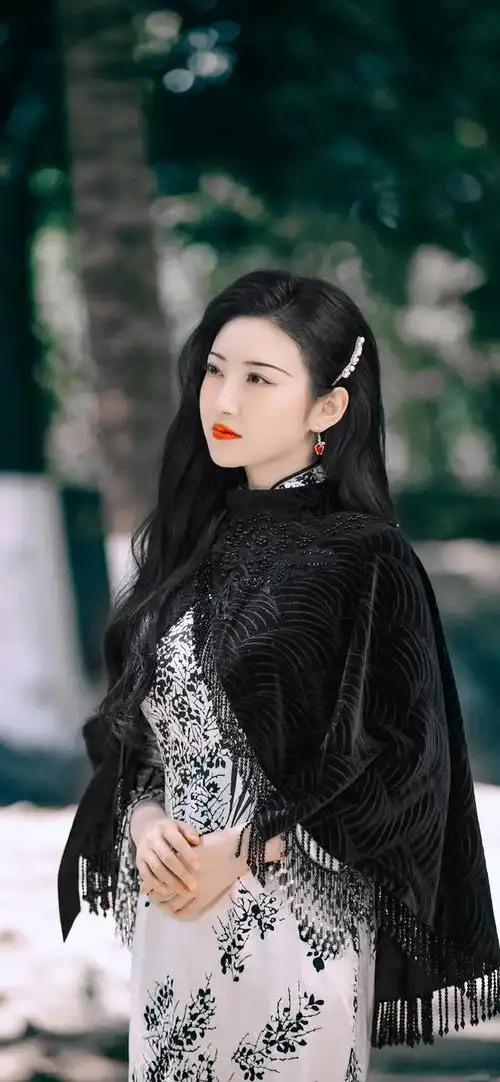 景甜壁纸人间富贵花,司藤剧照