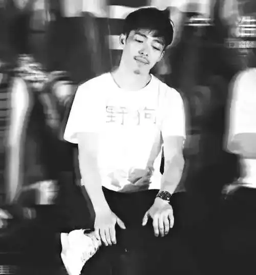 从无名之辈到入围金马奖,今天上头条的应该是他
