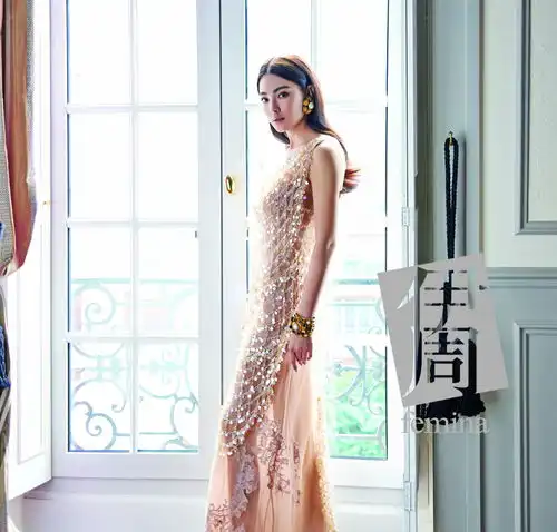 组图张雨绮伊周封面清雅高贵公主风
