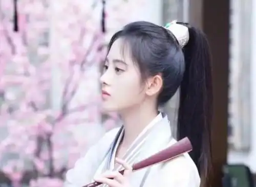 古装剧中女扮男装造型鞠婧祎很甜,陈钰琪帅气,唐嫣最搞笑