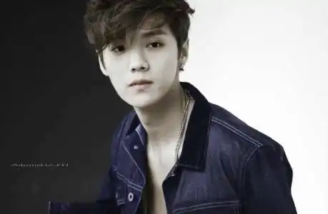 关晓彤和鹿晗甜蜜暴击新剧,吻戏终于不用替身了,自己上