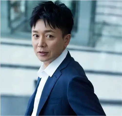 被封杀十年后,他终于回来了,这一次,他赢得了更多的掌声