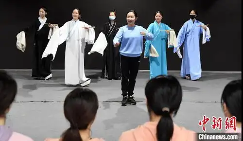 芳华深耕越剧传承艺起抗疫
