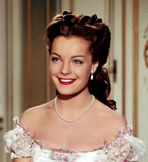 天道轮回60年前阿兰德龙抛弃茜茜公主,如今87岁的他被女友欺凌