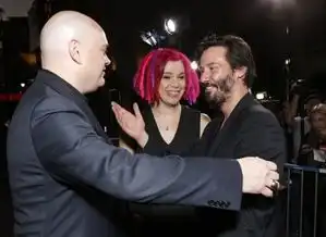 丹麦女孩feel黑客帝国导演兄弟双双变性成姐妹
