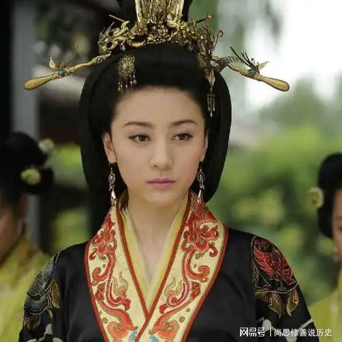无耻的皇后霸占了别人的儿子就以为万事大吉,结果悲剧了
